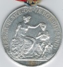 17. Mai. 1916, Sittende kvinne og gutt, JA.69, Aluminium thumbnail