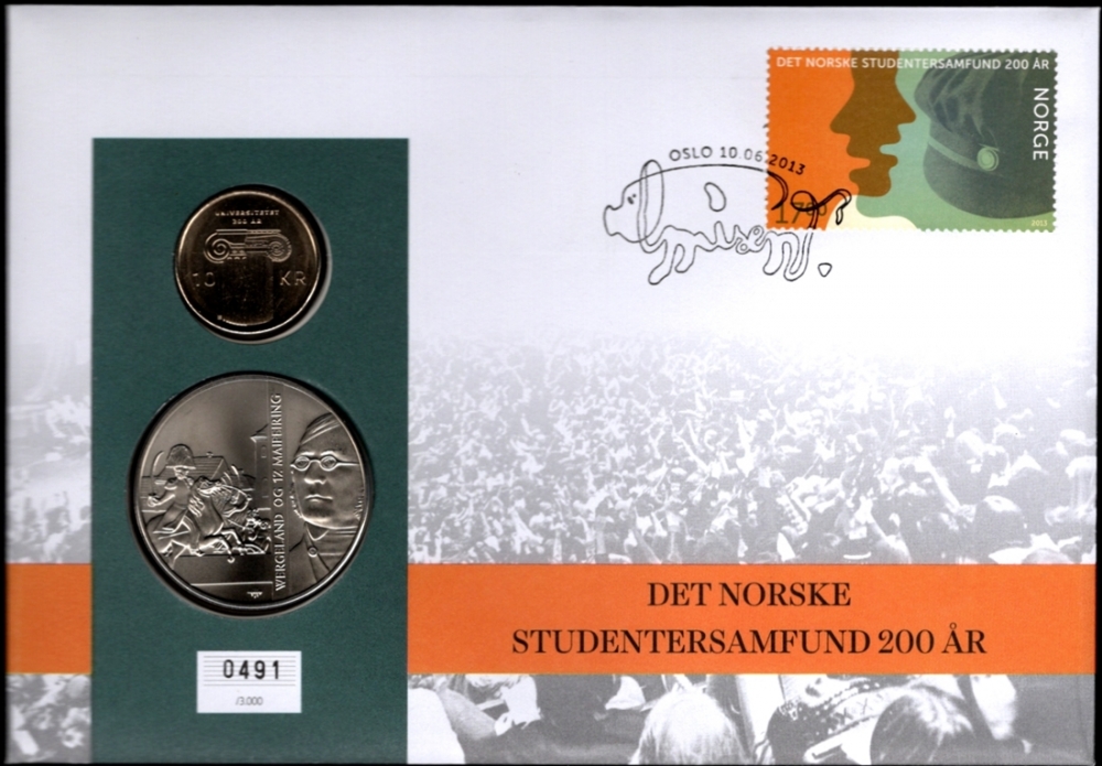 Mynt: Norsk 10 krone 2011 og medalje med motiv av Wergeland og 17 mai feiring. 
Frimerker: NK 1851
Stempel: Oslo, 10.06.2013.
Opplag: 3.000 Stk. // Bakark medfølger