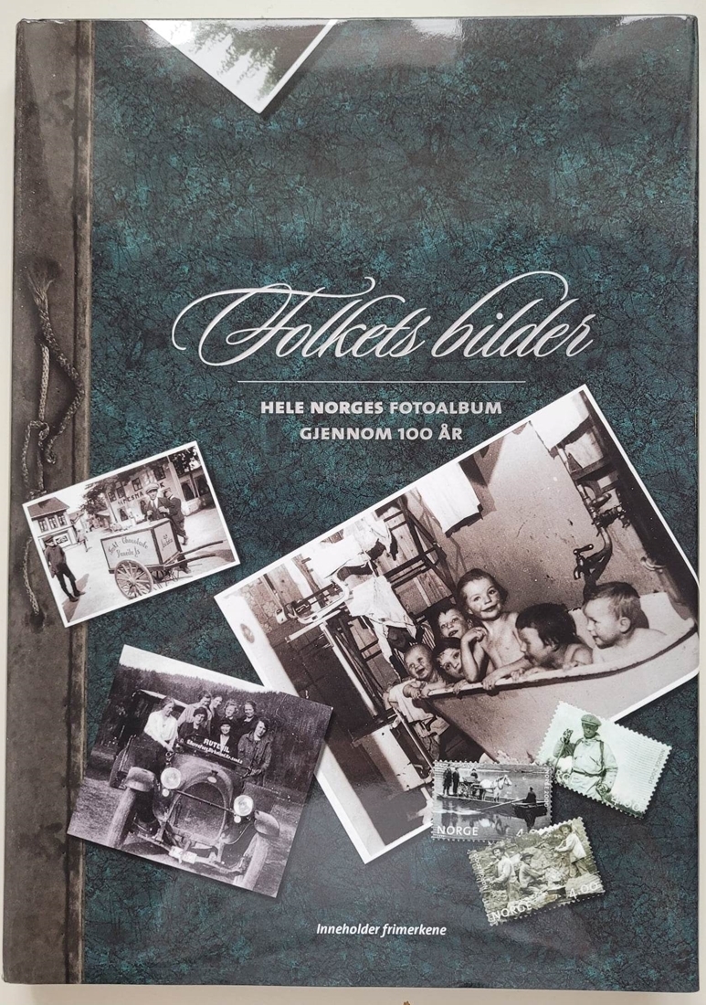 Jubileumsbok FOLKETS BILDER, Hele Norges fotoalbum gjennom 100 år (med støvkassett): Historier+bilder+frimerker pålydende kr. 96.