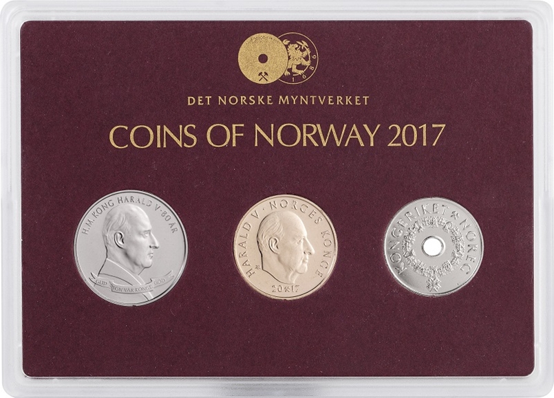 Settet inneholder årets 20-krone som Norges Bank utgir i forbindelse med100-årsjubileet for det første samiske landsmøte i Trondheim i 1917. I tillegg inneholder settet 5 kroner og års medalje 2017.
Opplag: 12.000 stk.