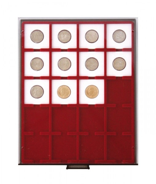 Myntboks fra Lindner (2722) med 20 Rom (50*50mm), passer ypperlig til mynter i myntrammer, løse mynter, quadrumkaplser eller runde kapsler. Røkfarget boks i plast med innlegg av mørk rød filt. 





